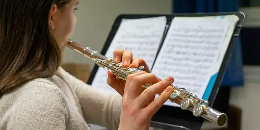 Un lieu dynamique et bienveillant pour l’apprentissage et la pratique de la Musique,
en plein cœur du Chesnay-Rocquencourt.